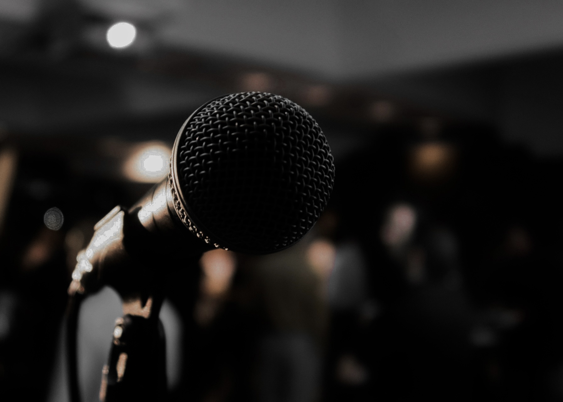 Diálogos que suenan como discursos presidenciales
